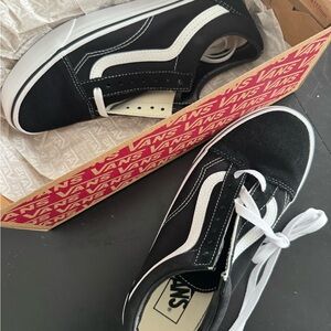 NIB Vans Black Women’s Old Skool Sneakers